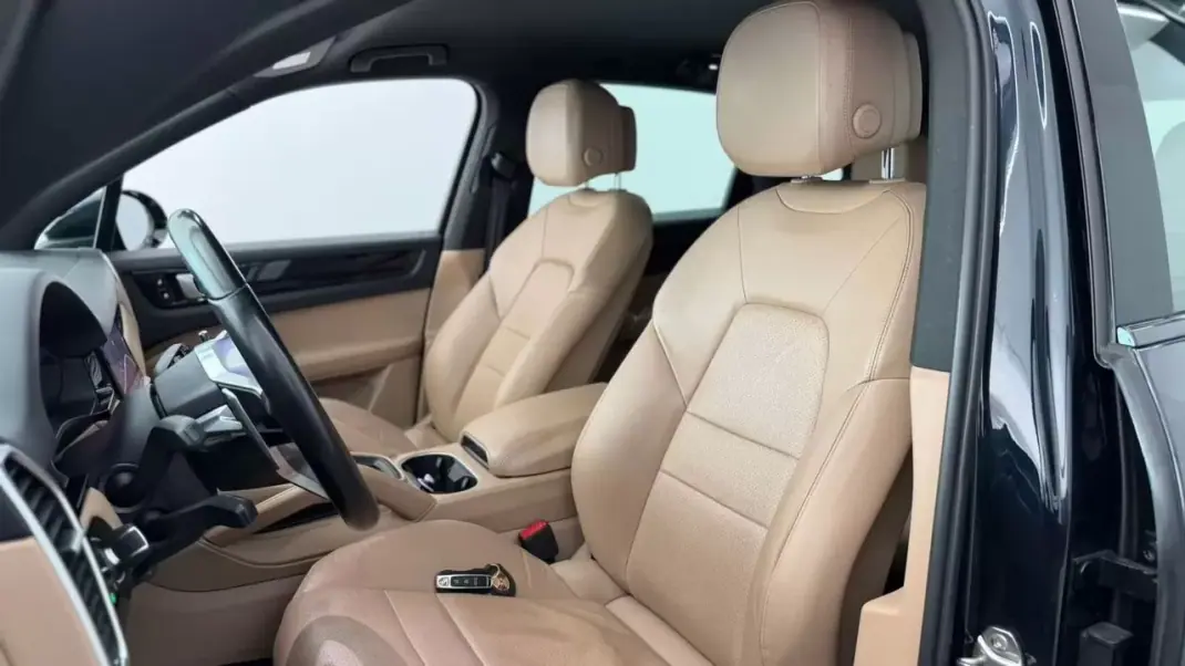Porsche Cayenne 2019 - 59990 EUR, 87906 km - 87906km - foto 8 de 33