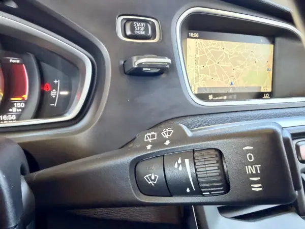 Volvo V40 2014 - 14490 EUR, 182428 km - AUTO.MOTO.pt - 182428km - foto 17 de 21