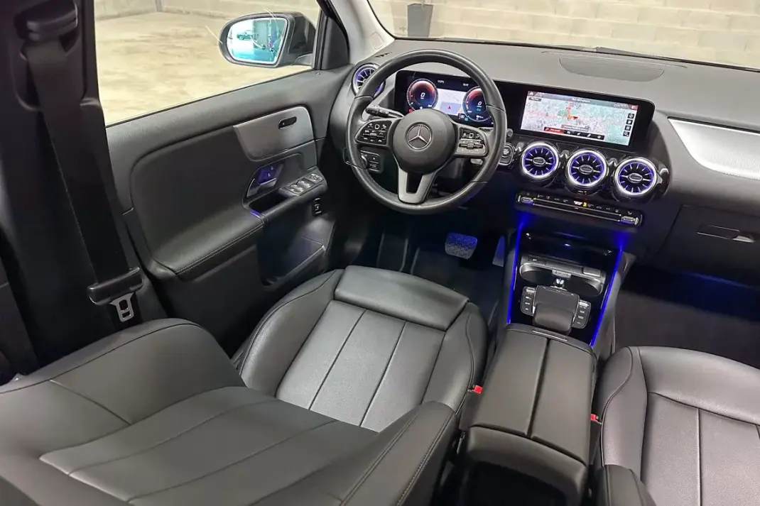 Mercedes-Benz GLA 250 2022 - 32450 EUR, 49303 km - AUTO.MOTO.pt - 49303km - foto 13 de 55