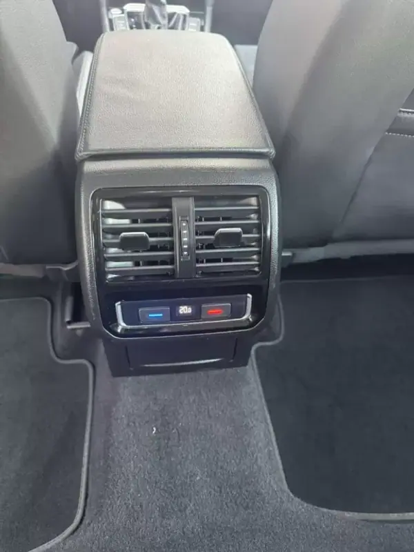 Volkswagen Passat Variant 2019 - 16900 EUR, 258985 km - AUTO.MOTO.pt - 258985km - foto 26 de 27