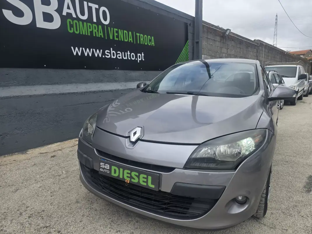 Renault Mégane 2008 - 2750 EUR, 332900 km - foto 1 de 17