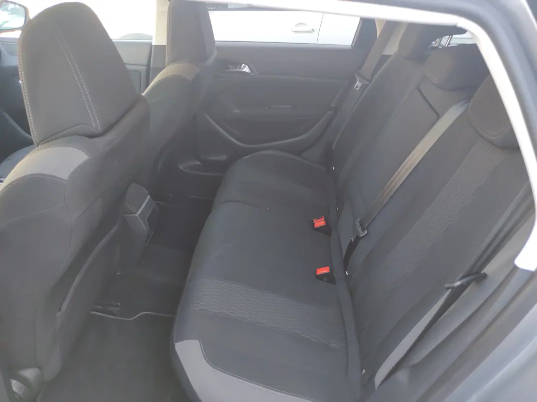 Peugeot 308 2016 - 8750 EUR, 171999 km - AUTO.MOTO.pt - 171999km - foto 11 de 15