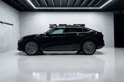 Audi Q8 e-Tron Sportback 2023 - 49950 EUR, 55000 km - AUTO.MOTO.pt - 55000km - foto 14 de 54