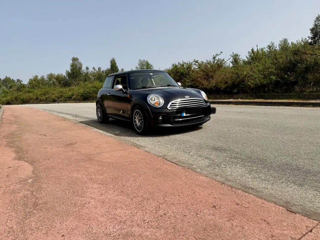MINI Cooper 2011 - 7000 EUR, 175000 km - AUTO.MOTO.pt - 175000km - foto 6 de 13