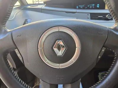 Renault Espace 2013 - 7999 EUR, 238595 km - AUTO.MOTO.pt - 238595km - foto 18 de 28