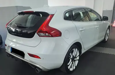 Volvo V40 2015 - 12990 EUR, 179950 km - AUTO.MOTO.pt - 179950km - foto 6 de 29
