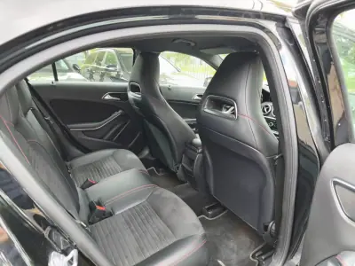 Mercedes-Benz A 180 2018 - 18900 EUR, 220000 km - AUTO.MOTO.pt - 220000km - foto 8 de 11