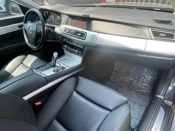 BMW 750 2010 - 33000 EUR, 73000 km - AUTO.MOTO.pt - 73000km - foto 14 de 18