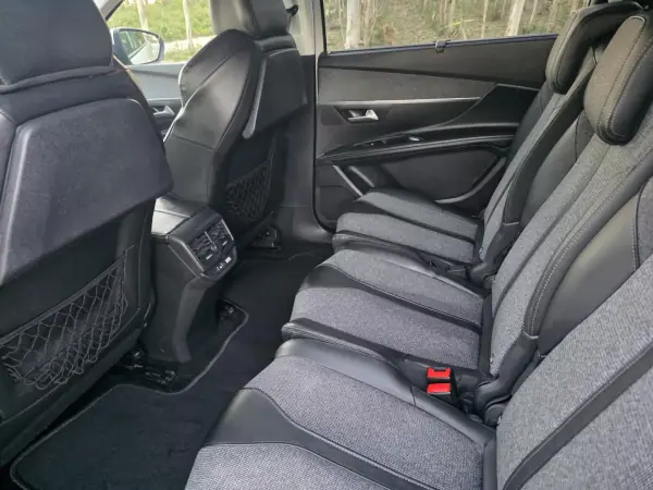 Peugeot 5008 2018 - 17750 EUR, 125000 km - AUTO.MOTO.pt - 125000km - foto 23 de 36