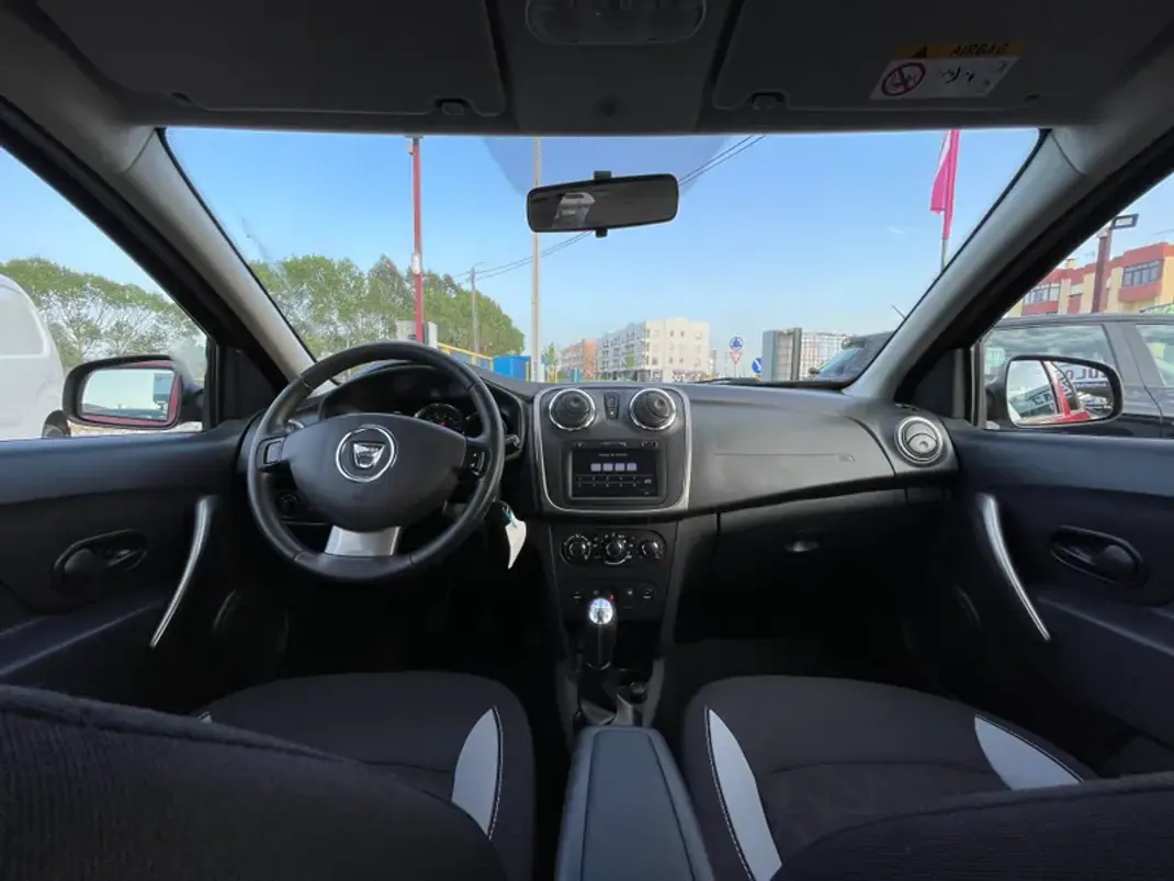Dacia Sandero 2014 - 10950 EUR, 94953 km - AUTO.MOTO.pt - 94953km - foto 18 de 23