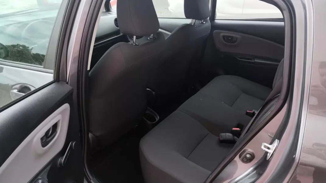 Toyota Yaris 2018 - 12500 EUR, 68000 km - AUTO.MOTO.pt - 68000km - foto 13 de 24