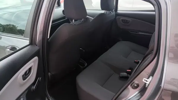 Toyota Yaris 2018 - 12500 EUR, 68000 km - AUTO.MOTO.pt - 68000km - foto 13 de 24