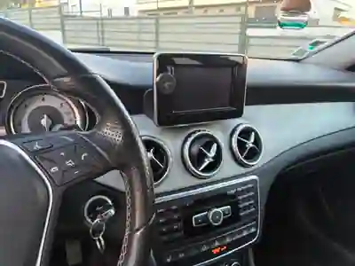 Mercedes-Benz GLA 220 2015 - 17000 EUR, 197000 km - AUTO.MOTO.pt - 197000km - foto 11 de 11