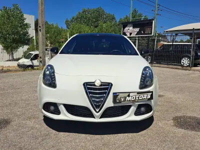 Alfa Romeo Giulietta 2012 - 8900 EUR, 195000 km - AUTO.MOTO.pt - 195000km - foto 2 de 40