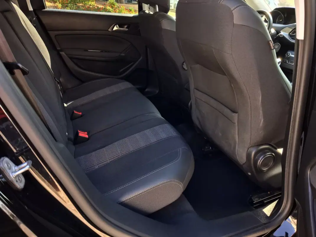 Peugeot 308 SW 2018 - 8990 EUR, 134000 km - 134000km - foto 23 de 26
