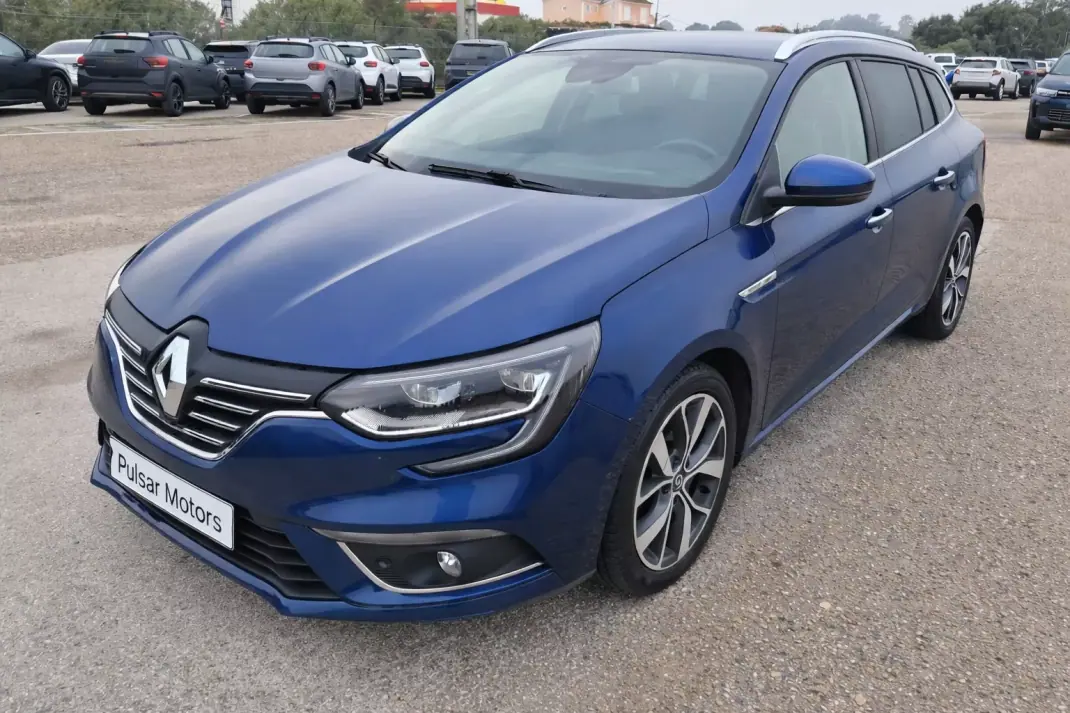 Renault Mégane 2017 - 9900 EUR, 185404 km - AUTO.MOTO.pt - 185404km - foto 5 de 11