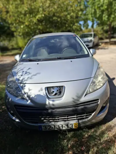 Peugeot 207 2011 - 100 EUR, 201010 km - foto 2 de 6