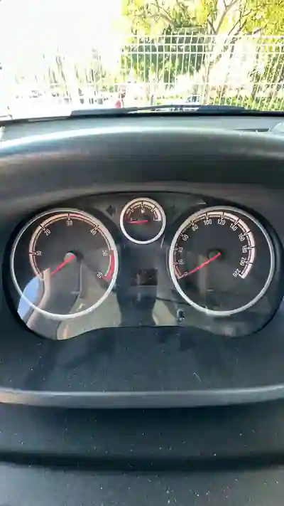 Opel Corsa 2010 - 3850 EUR, 249000 km - foto 4 de 6