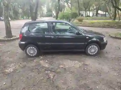 Volkswagen Polo 2001 - 1300 EUR, 228796 km - AUTO.MOTO.pt - 228796km - foto 6 de 15
