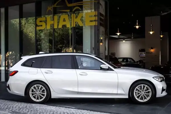 BMW 330 2020 - 29990 EUR, 90950 km - AUTO.MOTO.pt - 90950km - foto 5 de 29
