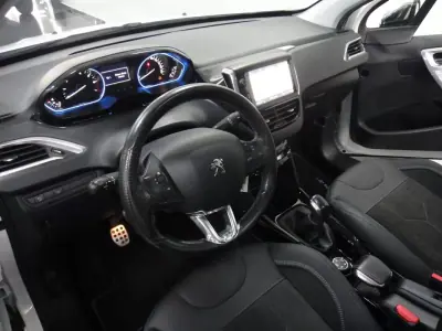 Peugeot 2008 2019 - 11250 EUR, 90000 km - AUTO.MOTO.pt - 90000km - foto 16 de 32