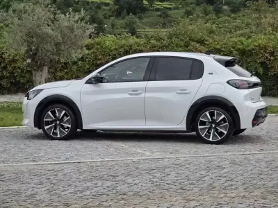 Peugeot e-208 2020 - 15990 EUR, 82500 km - AUTO.MOTO.pt - 82500km - foto 12 de 22