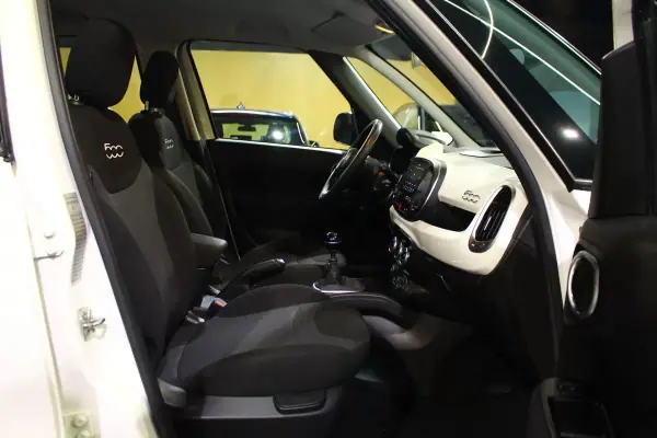 Fiat 500L 2019 - 10890 EUR, 120000 km - AUTO.MOTO.pt - 120000km - foto 15 de 25