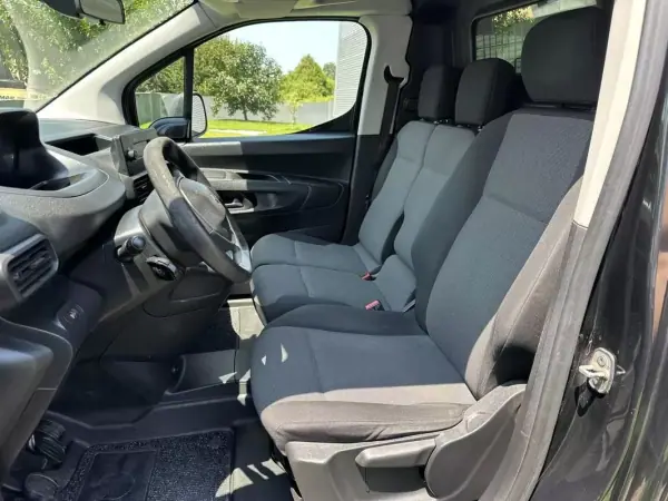 Peugeot Partner 1.5HDI 3lugares 2019 - 12900 EUR, 117000 km - AUTO.MOTO.pt - 117000km - foto 25 de 52