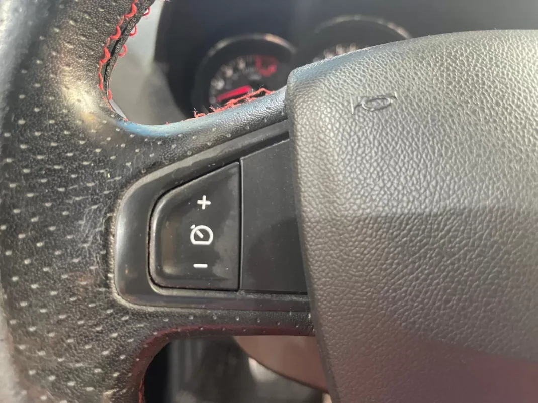 Renault Mégane Sport Tourer 2014 - 9999 EUR, 163000 km - AUTO.MOTO.pt - 163000km - foto 43 de 47