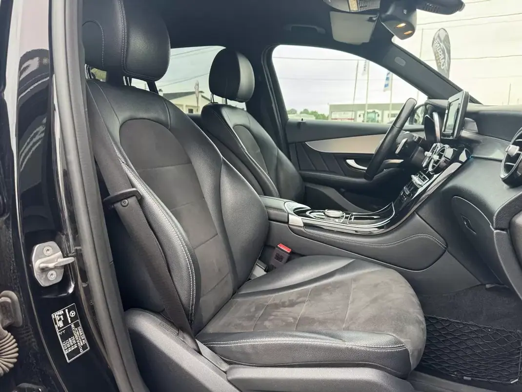 Mercedes-Benz GLC 250 2018 - 34900 EUR, 112000 km - AUTO.MOTO.pt - 112000km - foto 24 de 27