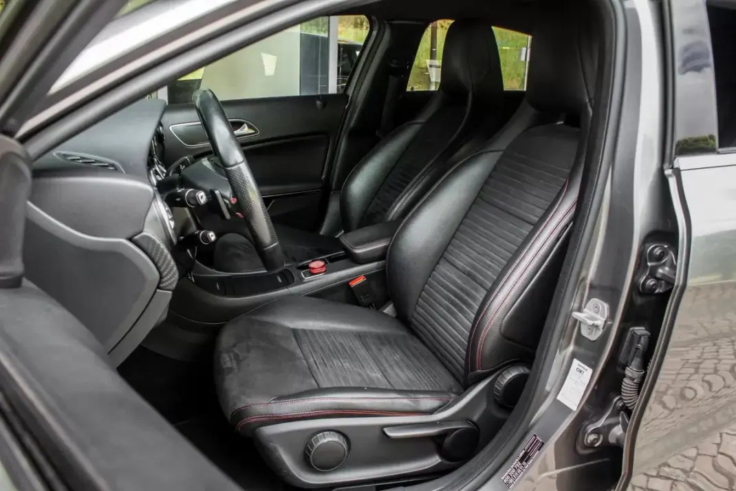 Mercedes-Benz A 180 2015 - 13990 EUR, 263650 km - AUTO.MOTO.pt - 263650km - foto 23 de 34