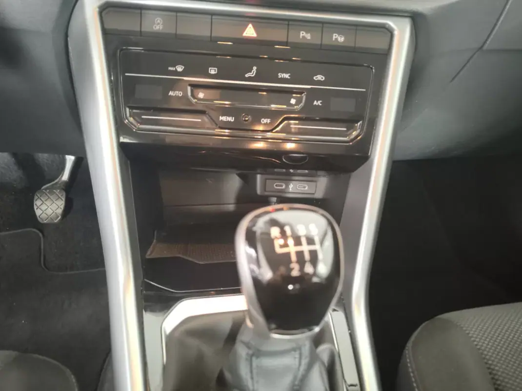 Volkswagen T-Roc 2024 - 24990 EUR, 124830 km - AUTO.MOTO.pt - 124830km - foto 5 de 12