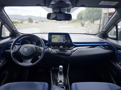 Toyota C-HR 2018 - 21990 EUR, 100000 km - AUTO.MOTO.pt - 100000km - foto 37 de 45