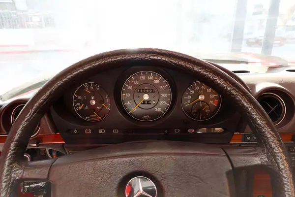 Mercedes-Benz 280 1983 - 59500 EUR, 176637 km - AUTO.MOTO.pt - 176637km - foto 5 de 8