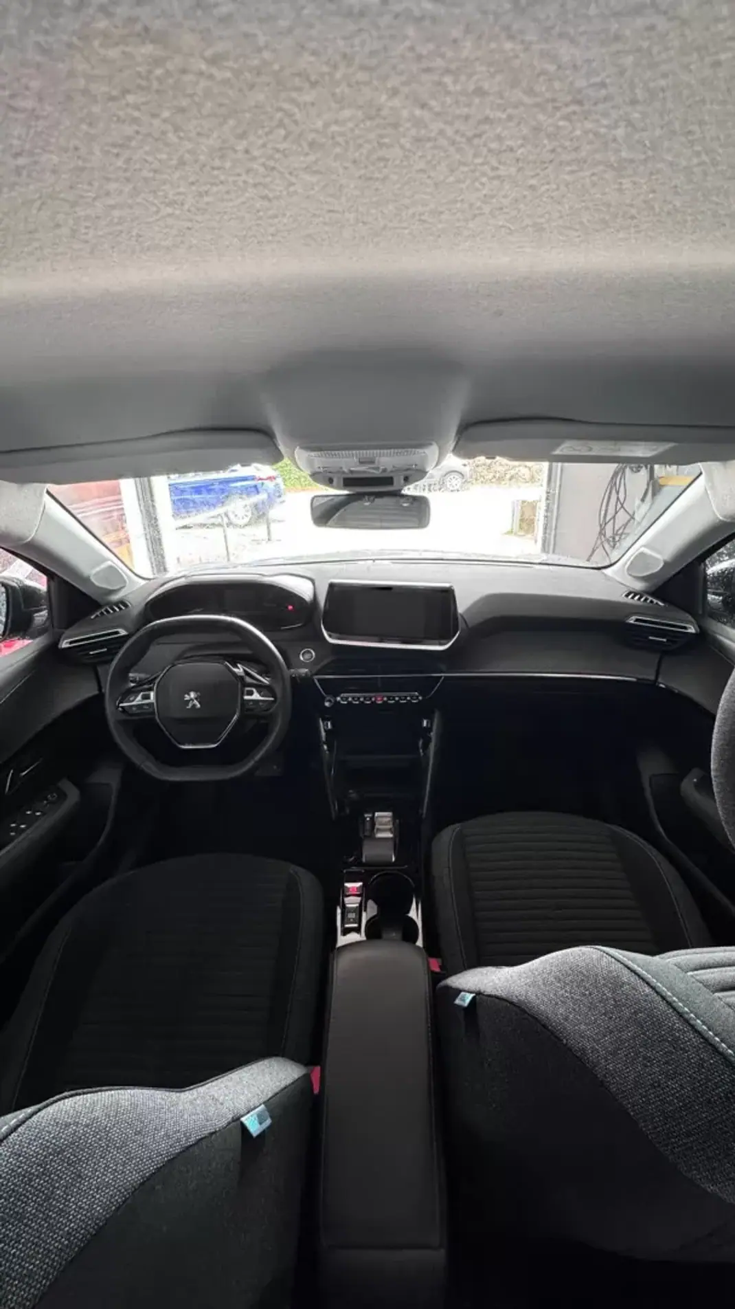 Peugeot e-208 2023 - 19900 EUR, 47000 km - AUTO.MOTO.pt - 47000km - foto 6 de 10