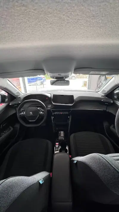 Peugeot e-208 2023 - 19900 EUR, 47000 km - AUTO.MOTO.pt - 47000km - foto 6 de 10