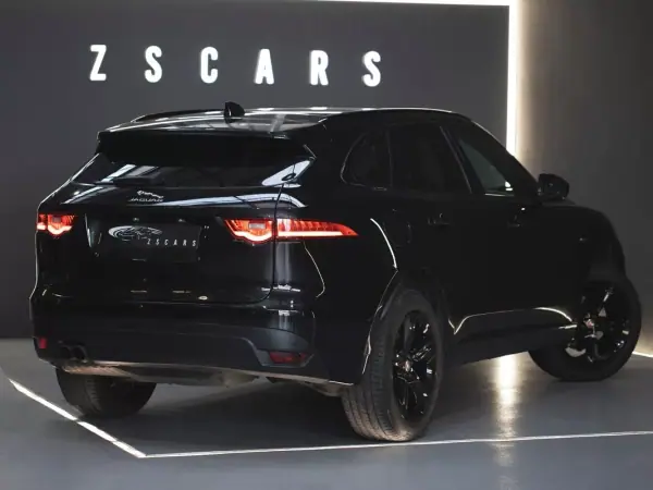 Jaguar F-Pace 2017 - 24990 EUR, 151545 km - AUTO.MOTO.pt - 151545km - foto 7 de 23