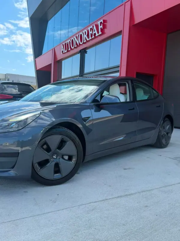Tesla Model 3 2021 - 27000 EUR, 157593 km - 157593km - foto 8 de 18