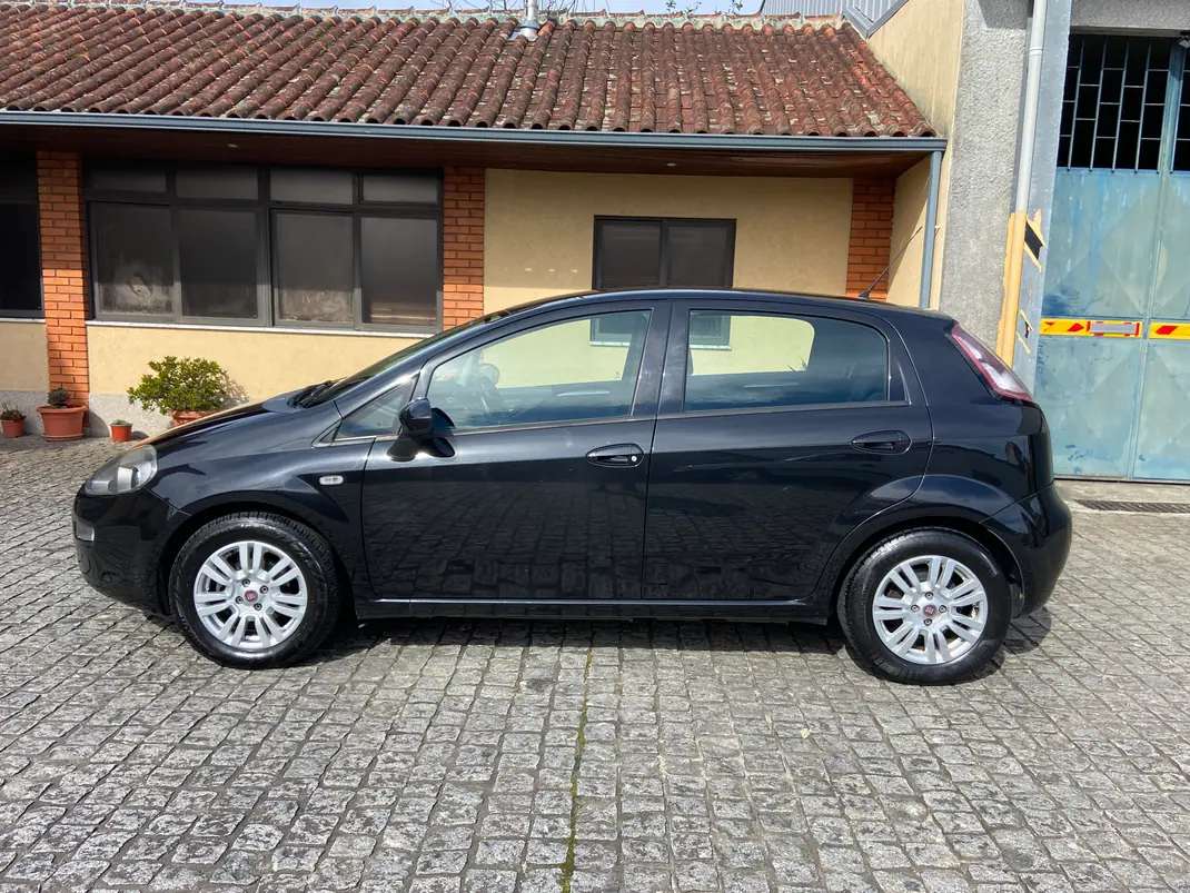 Fiat Punto 2014 - 7890 EUR, 176200 km - AUTO.MOTO.pt - 176200km - foto 3 de 14