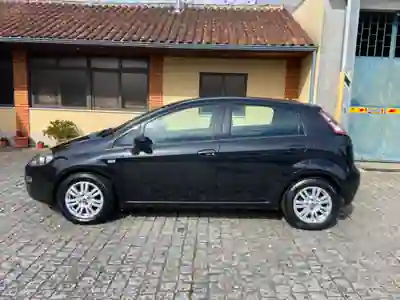 Fiat Punto 2014 - 7890 EUR, 176200 km - AUTO.MOTO.pt - 176200km - foto 3 de 14