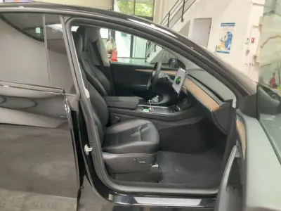 Tesla Model Y 2024 - 33990 EUR, 78253 km - 78253km - foto 5 de 17