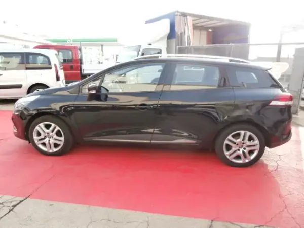 Renault Clio Sport Tourer 2019 - 10600 EUR, 193571 km - AUTO.MOTO.pt - 193571km - foto 9 de 29