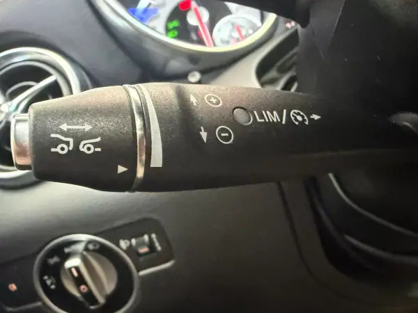 Mercedes-Benz SLK 250 2016 - 34000 EUR, 145340 km - AUTO.MOTO.pt - 145340km - foto 36 de 43