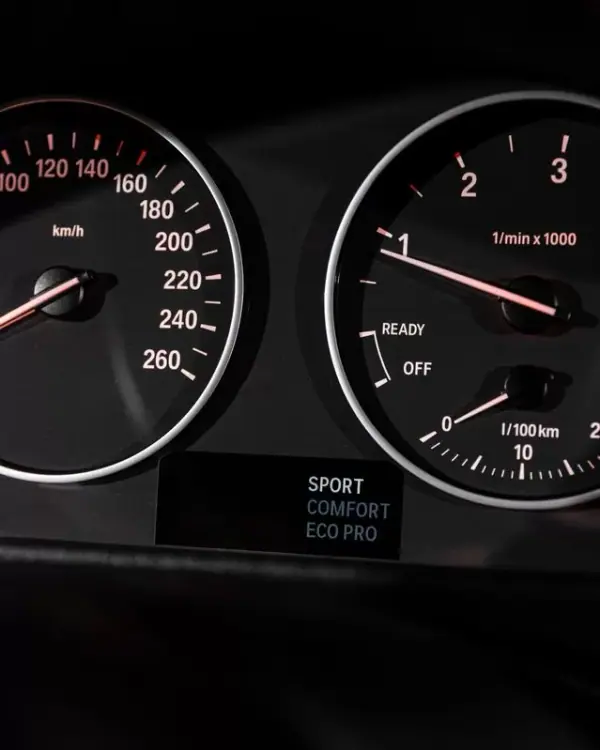 BMW 320 2013 - 18450 EUR, 190000 km - AUTO.MOTO.pt - 190000km - foto 20 de 25