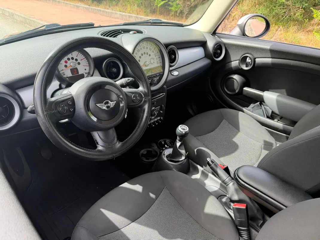 MINI Cooper 2011 - 7000 EUR, 175000 km - AUTO.MOTO.pt - 175000km - foto 8 de 13