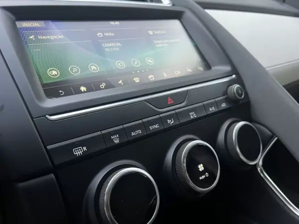 Jaguar E-Pace 2018 - 29750 EUR, 77000 km - AUTO.MOTO.pt - 77000km - foto 27 de 53