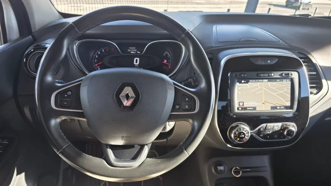 Renault Captur 2019 - 15590 EUR, 47000 km - AUTO.MOTO.pt - 47000km - foto 10 de 14