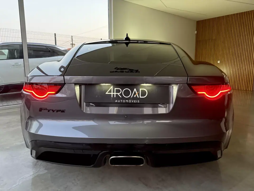 Jaguar F-Type 2018 - 46000 EUR, 64300 km - AUTO.MOTO.pt - 64300km - foto 45 de 135
