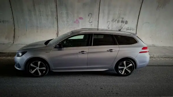 Peugeot 308 SW 2018 - 15800 EUR, 139000 km - AUTO.MOTO.pt - 139000km - foto 6 de 26
