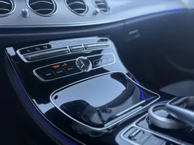 Mercedes-Benz E 220 2017 - 28999 EUR, 60000 km - AUTO.MOTO.pt - 60000km - foto 23 de 24
